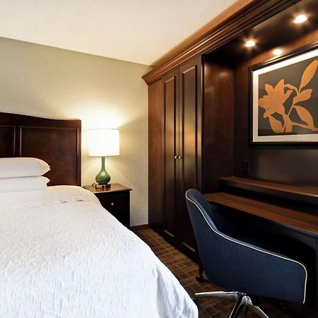 Hampton Inn Overland Park Exteriör bild