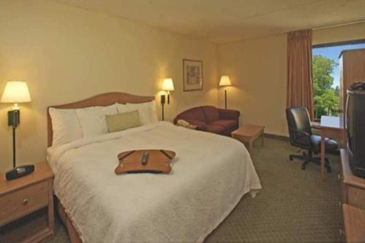 Hampton Inn Overland Park Exteriör bild