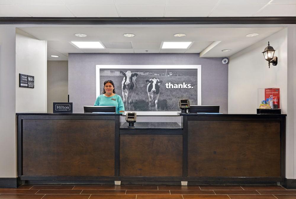 Hampton Inn Overland Park Exteriör bild