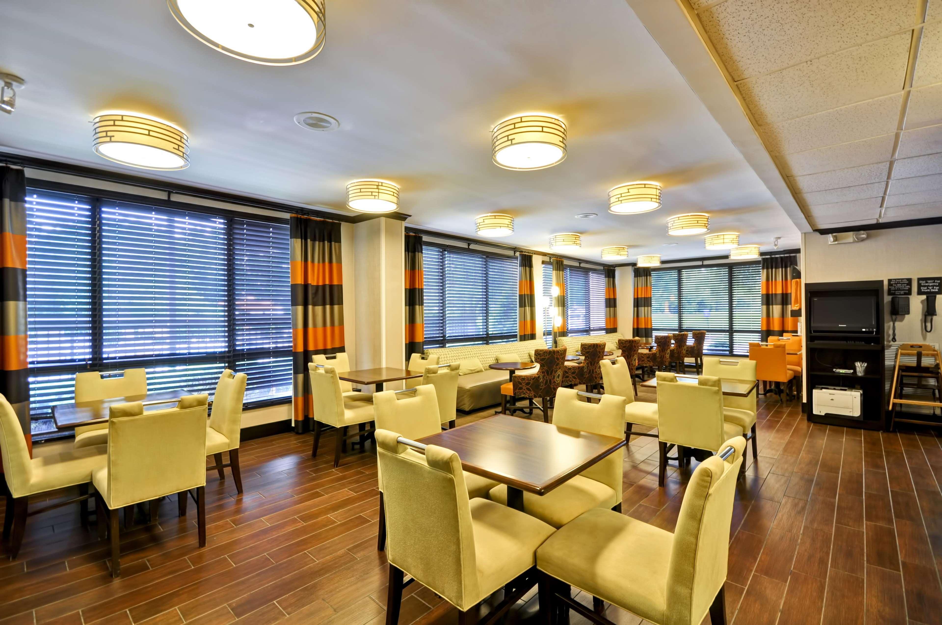 Hampton Inn Overland Park Exteriör bild
