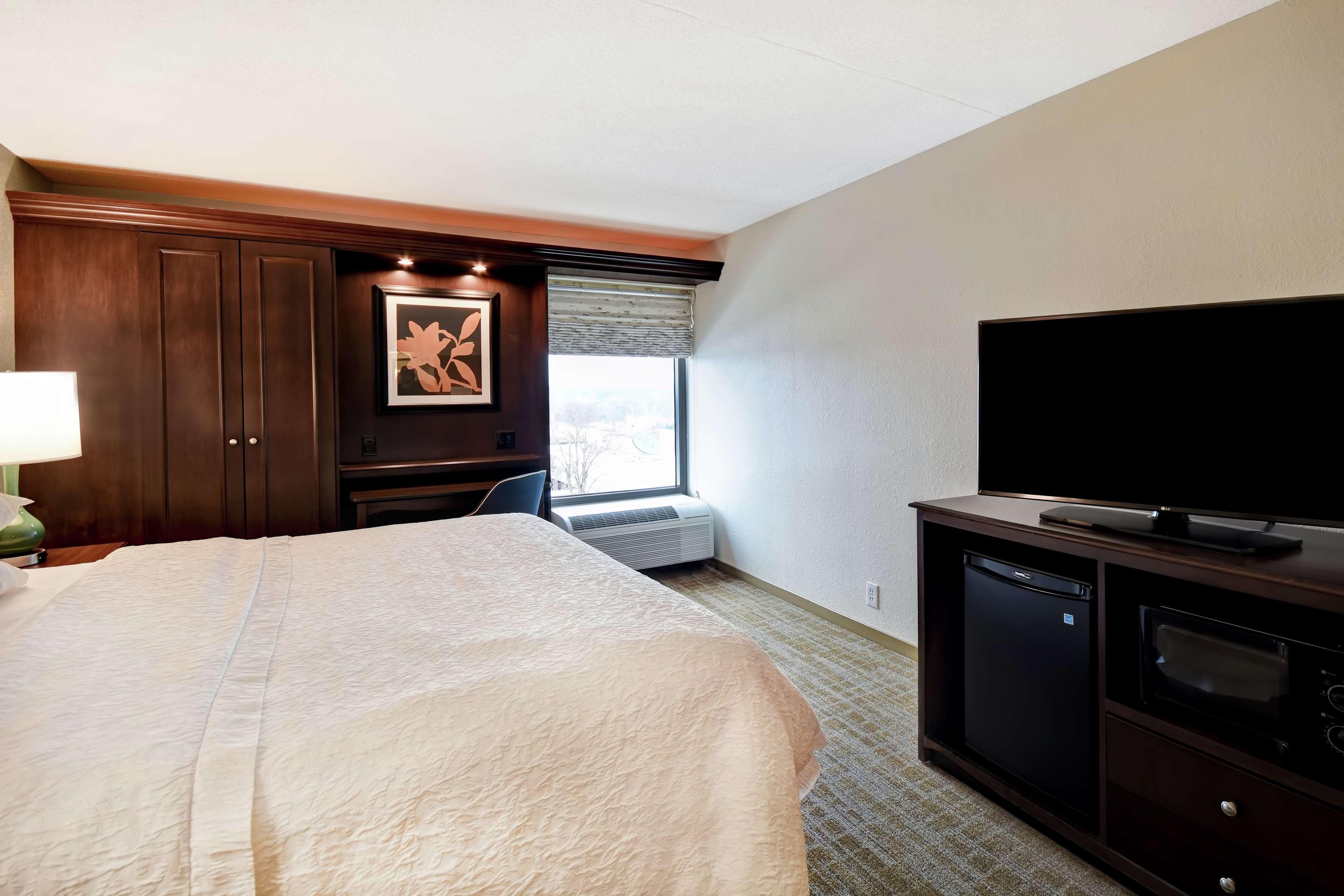 Hampton Inn Overland Park Exteriör bild