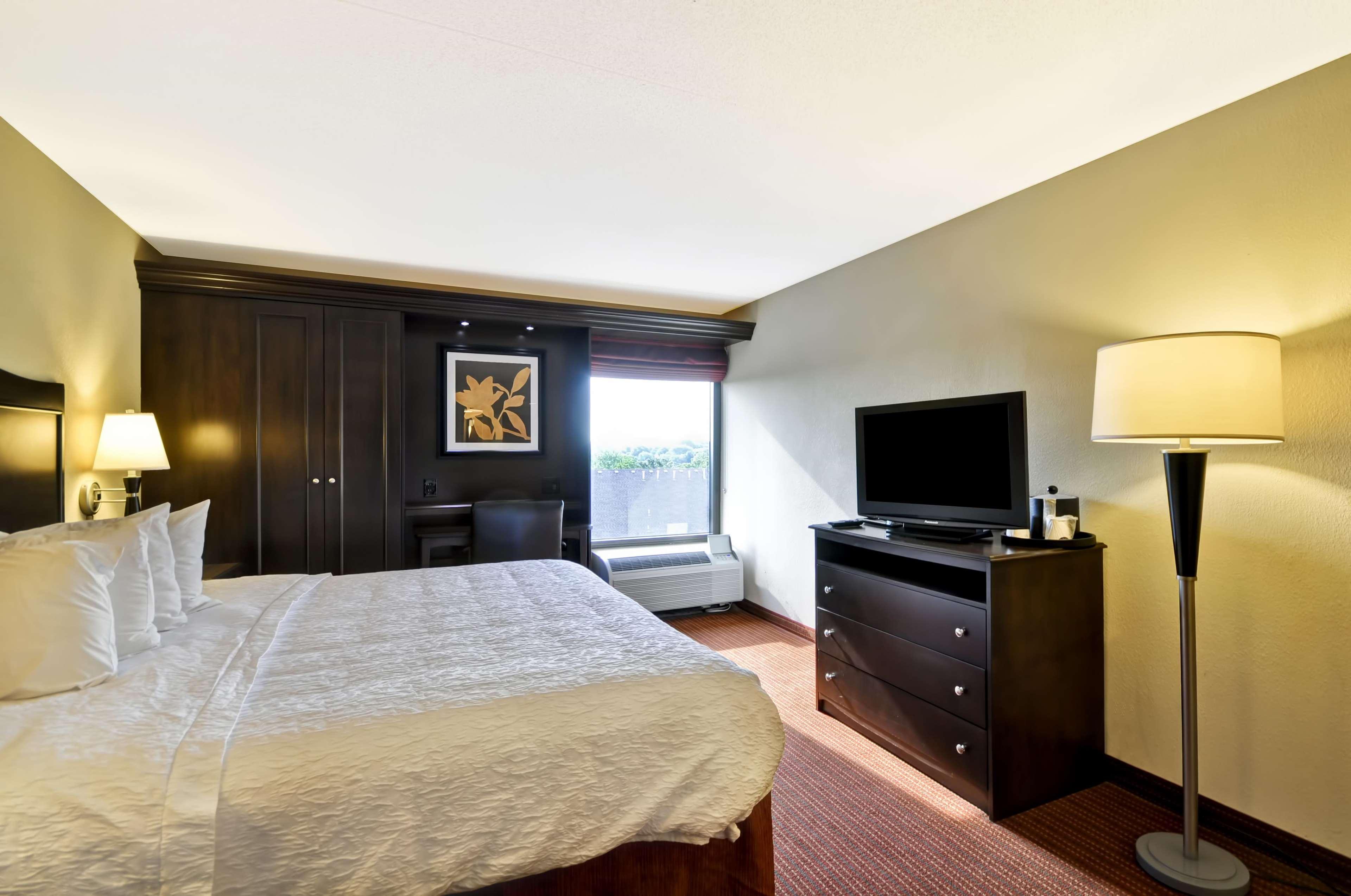 Hampton Inn Overland Park Exteriör bild