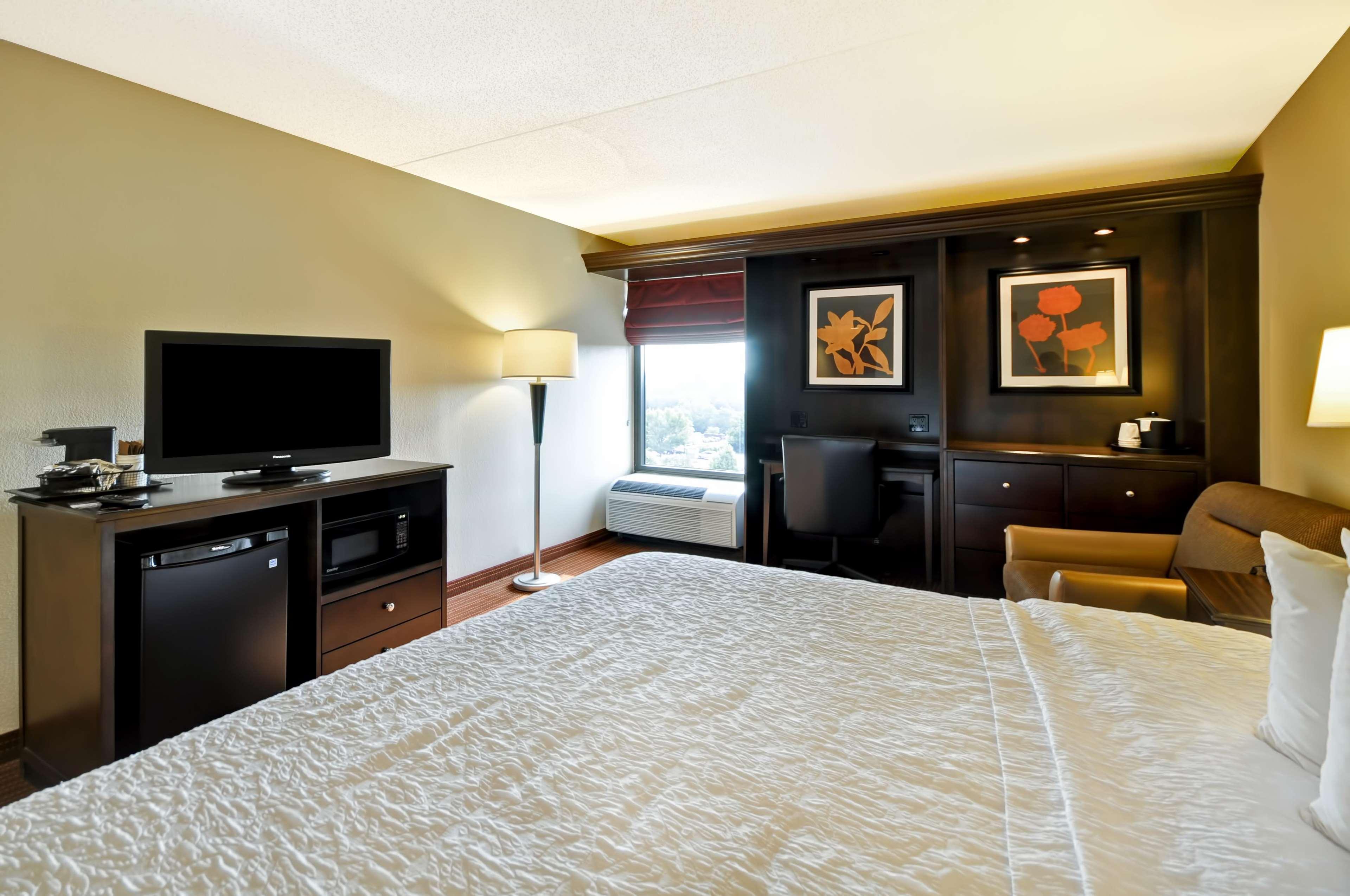 Hampton Inn Overland Park Exteriör bild