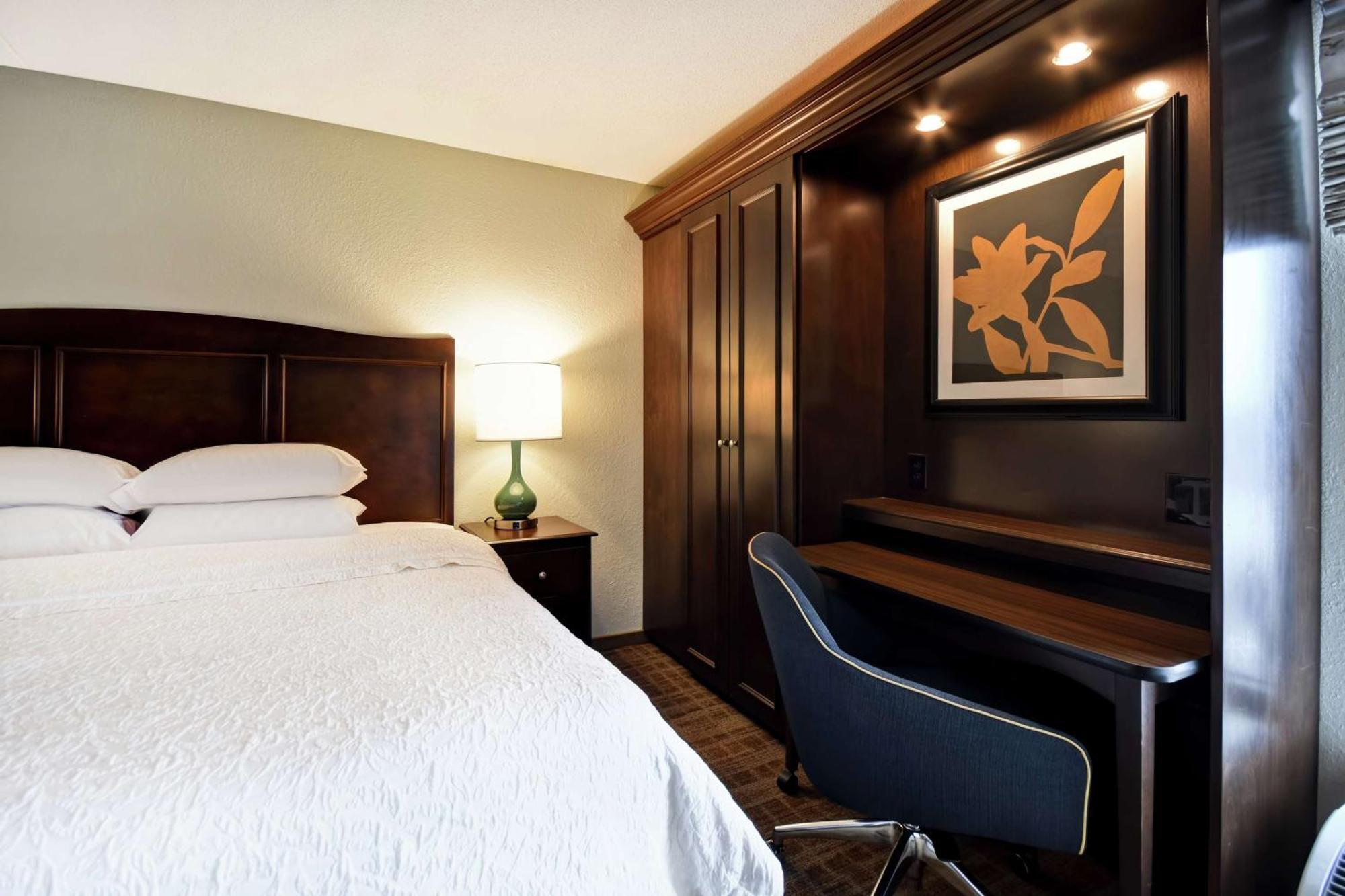 Hampton Inn Overland Park Exteriör bild